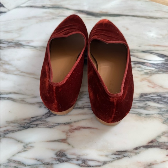 Le Monde Beryl Women's Elegant Red Velvet Loafers - Picture 8 of 12